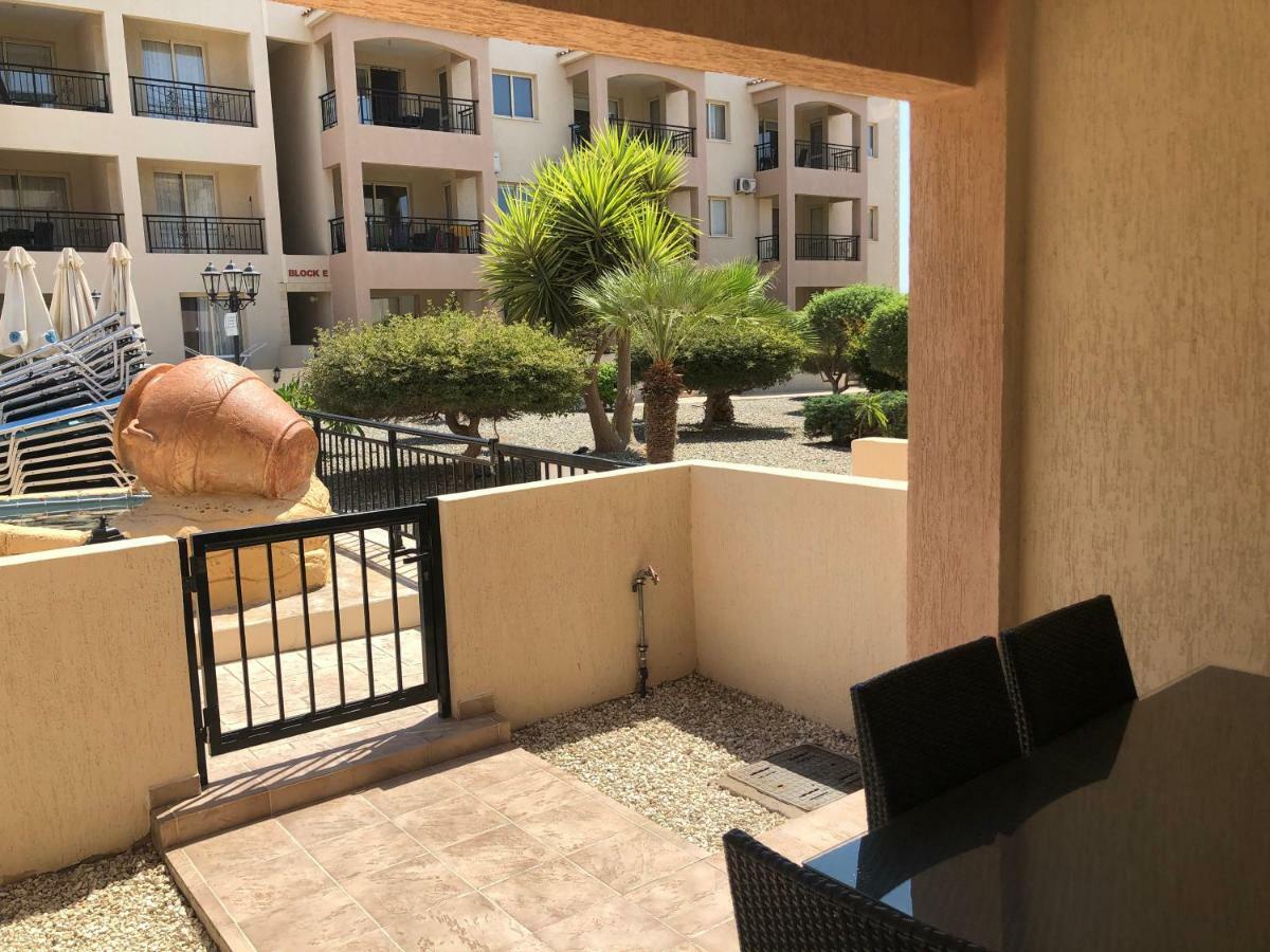 Royal Seacrest Apartment Paphos Luaran gambar