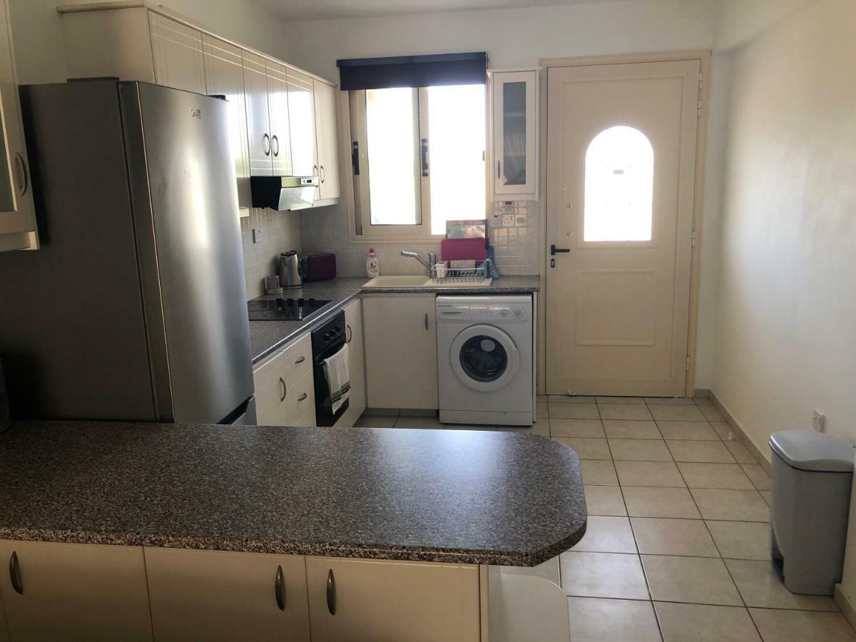 Royal Seacrest Apartment Paphos Luaran gambar