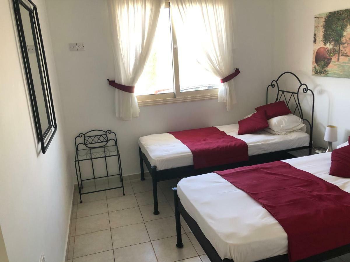 Royal Seacrest Apartment Paphos Luaran gambar