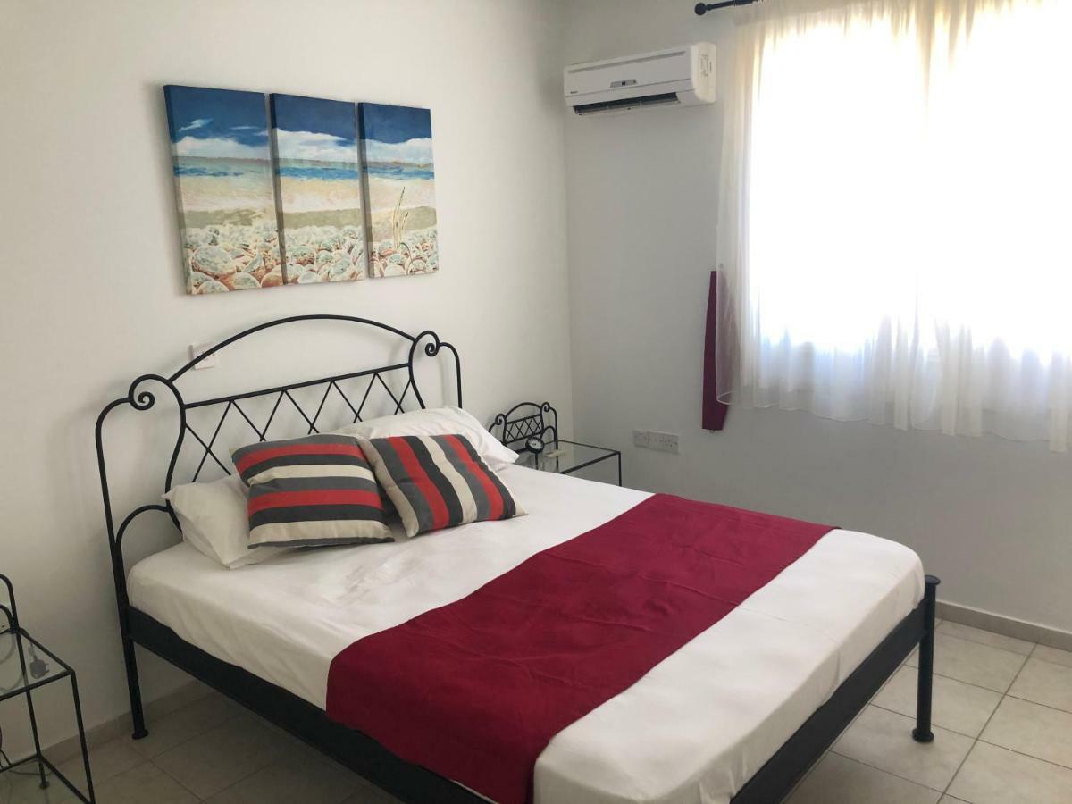 Royal Seacrest Apartment Paphos Luaran gambar