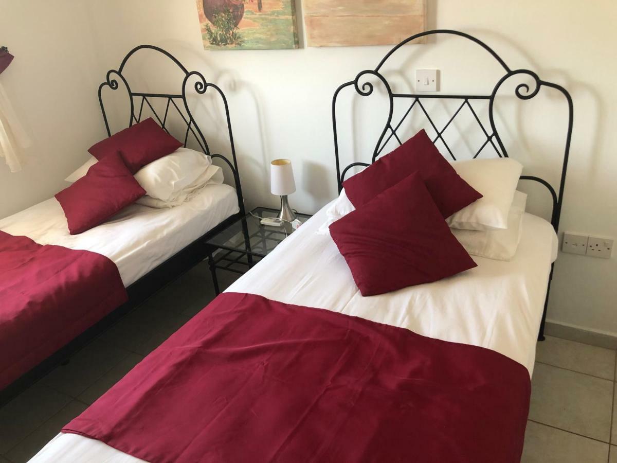 Royal Seacrest Apartment Paphos Luaran gambar