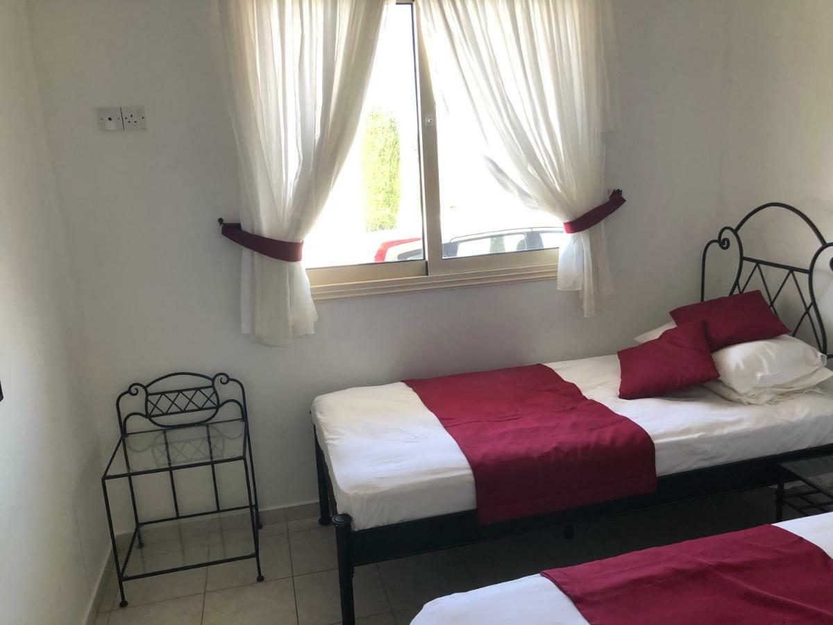 Royal Seacrest Apartment Paphos Luaran gambar