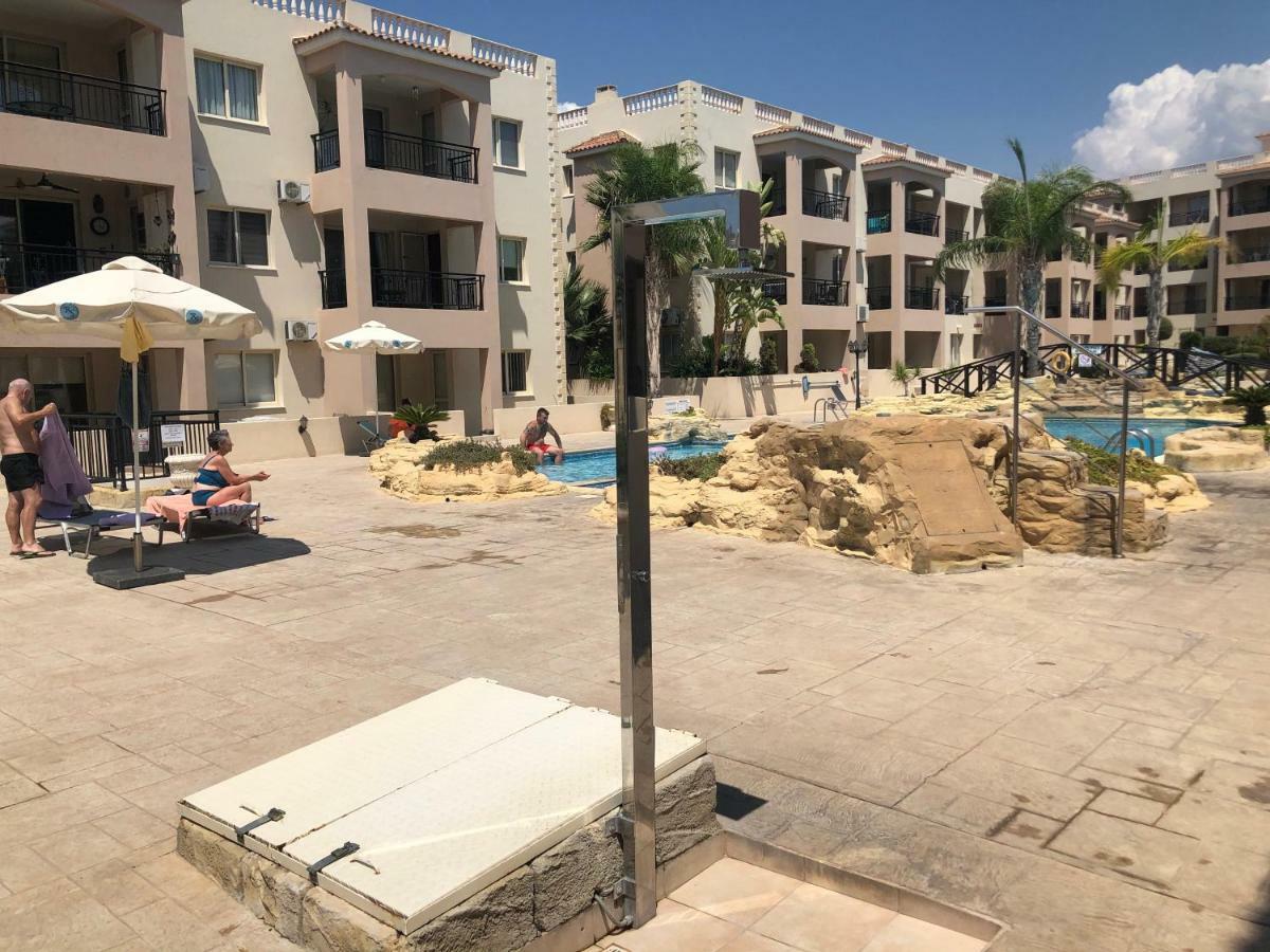Royal Seacrest Apartment Paphos Luaran gambar