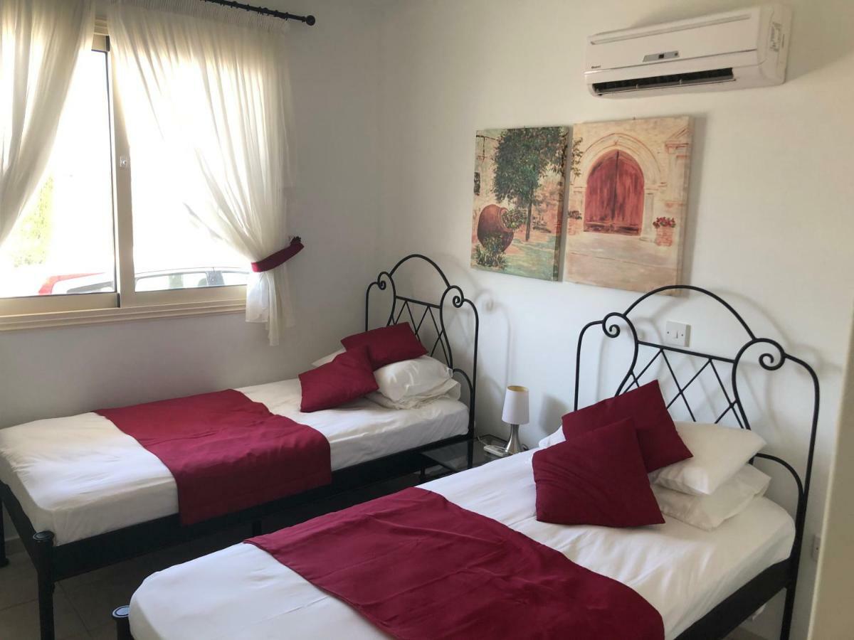 Royal Seacrest Apartment Paphos Luaran gambar