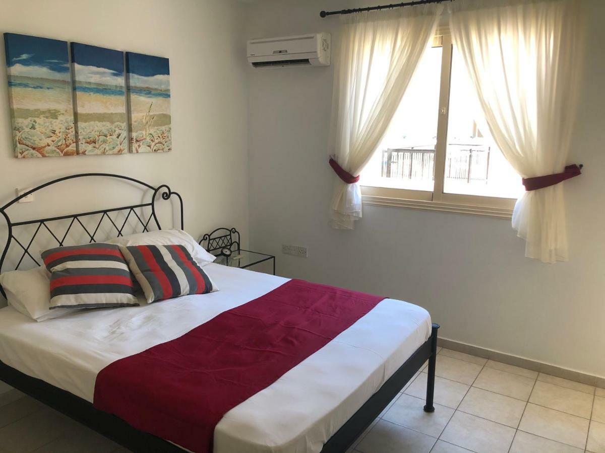 Royal Seacrest Apartment Paphos Luaran gambar