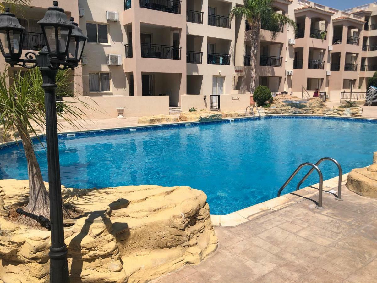 Royal Seacrest Apartment Paphos Luaran gambar